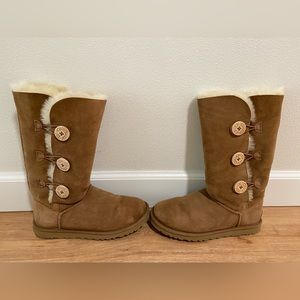 Ugg, Bailey button triplet, 8